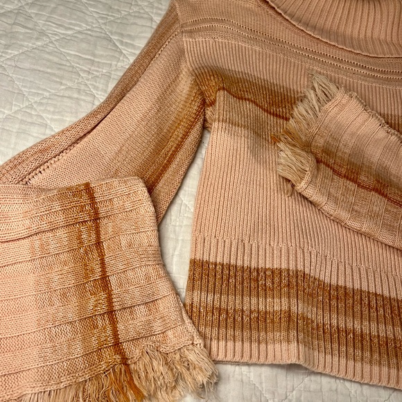 Free People Boho Turtleneck. Cropped waist length. Fringe on sleeves. Size M. - Picture 3 of 6